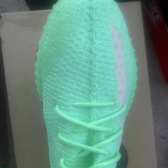 Yeezy Boost 350 V2 "GLOW" - Picture 7 of 7